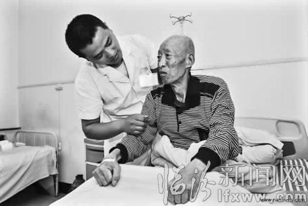 临汾高毅家:不管别人咋说 做男护士我从没悔过