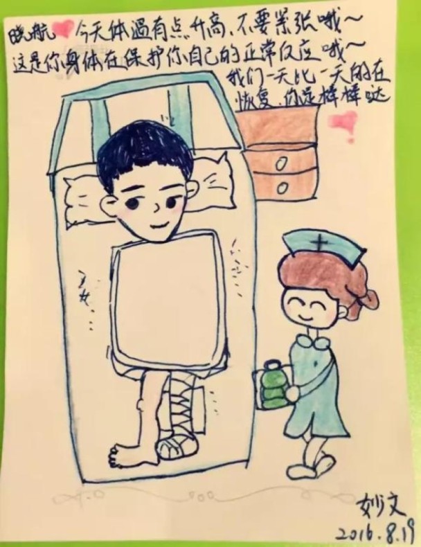 画漫画鼓励断腿男孩治疗 郑州美女护士爆红2.jpg